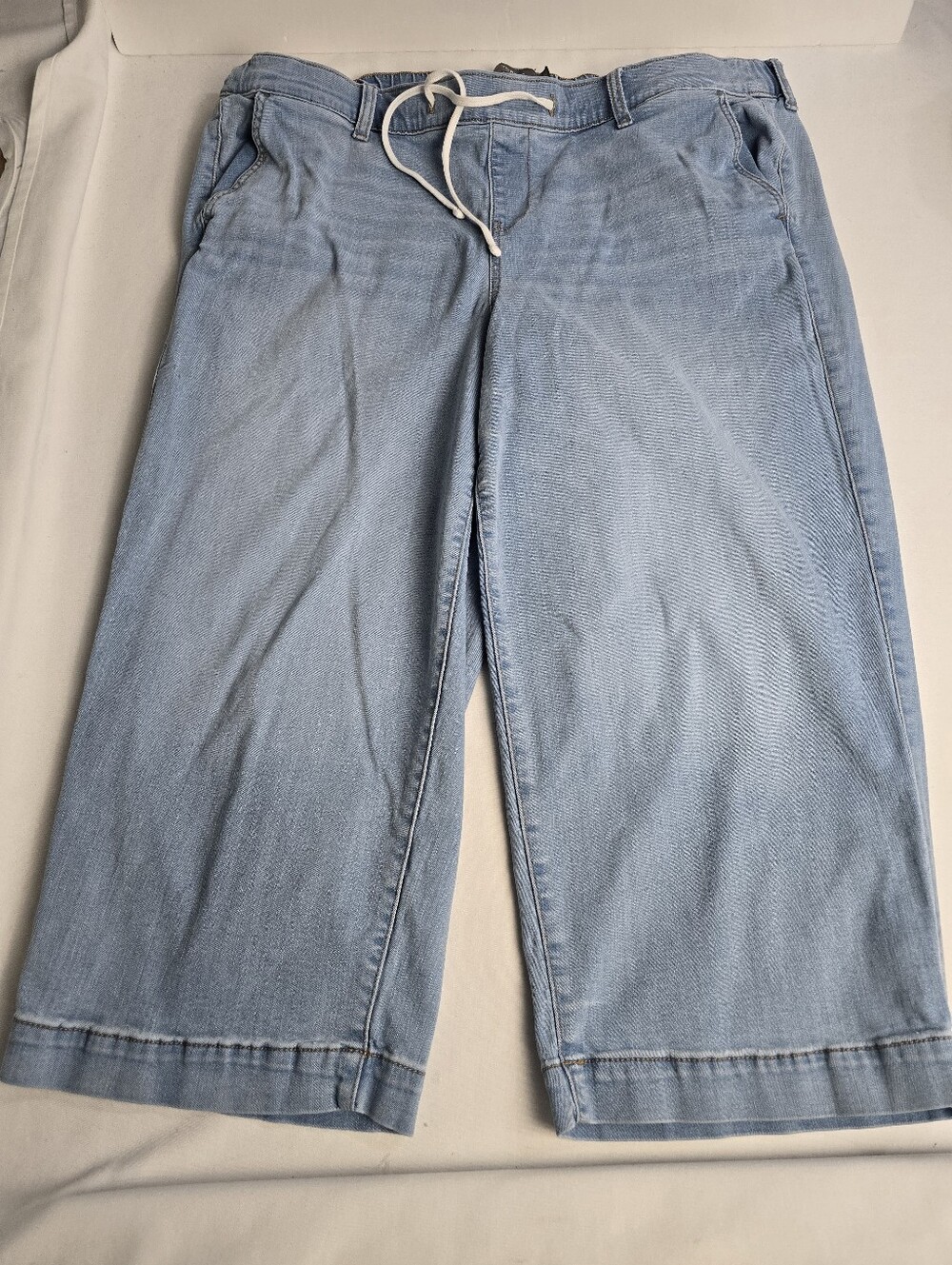 Torrid Crop Weekend Midrise Blue Jean Tie Elastic Waist Size 3